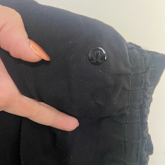 Lululemon EUC wunder under stirrup leggings in dramatic static black white 6 - Picture 6 of 9